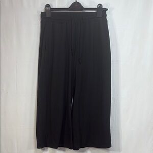 🥝UEU Black Ankle Cropped lounge Pants